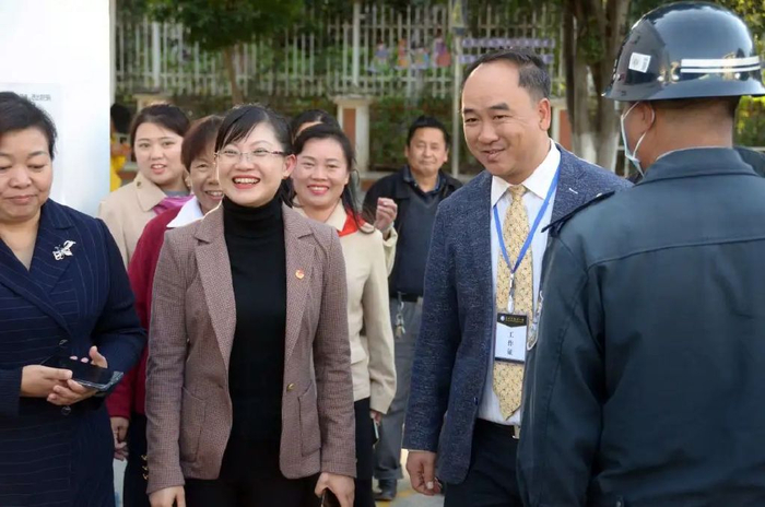 云南80后女局长段颖“大搞权色交易”,她到底做了什么?|昆明市|云南省|县委|县委书记|书记_新浪新闻