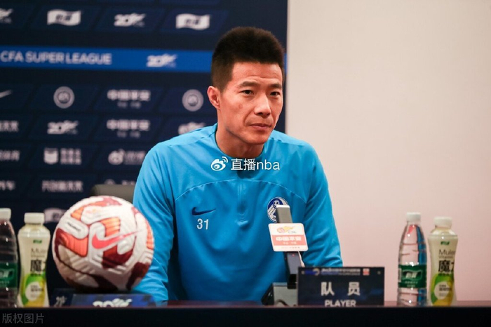 对于能为大连足球继续发挥余热,费煜和吕鹏自然是不会拒绝.