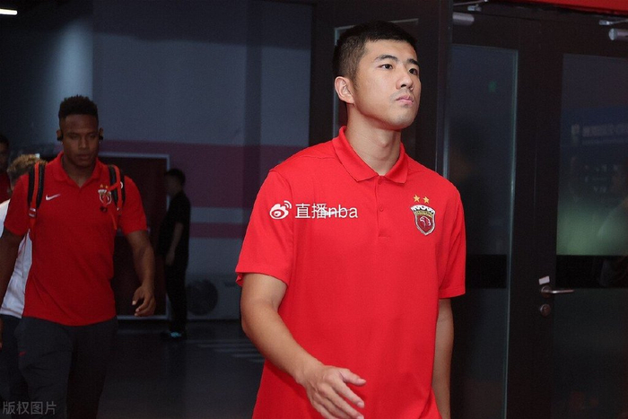 李圣龙在上港巅峰期也是绝对主力,每
