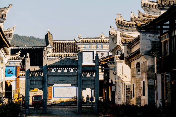 贵州有一座隆里古城,已有600多年历史,是苗乡侗寨汉文化的孤岛