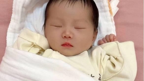 0-6月龄，这个月宝宝“难熬”，发育也快，妈妈早知道越好