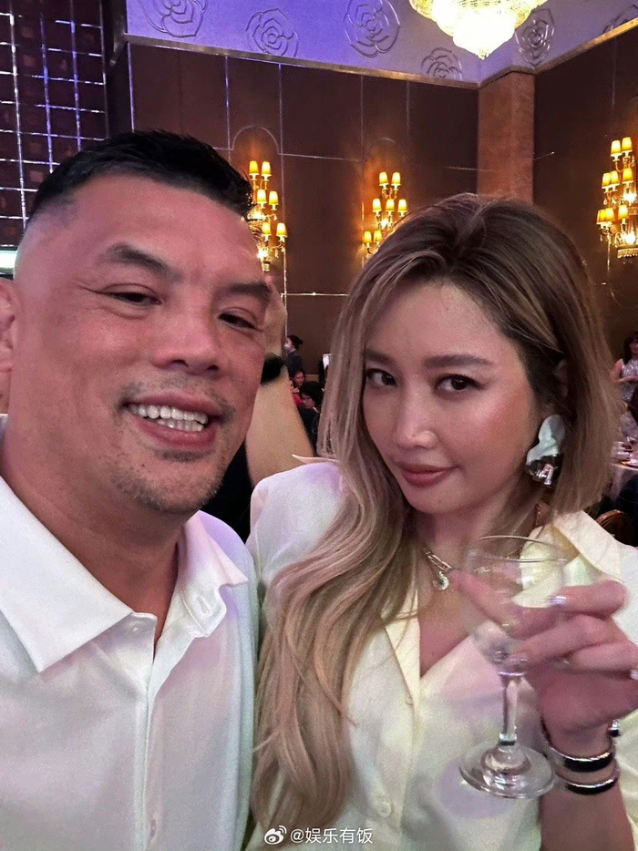9月23日,张震岳与老婆林筱涵正式举办婚礼……|张震岳|林筱涵|奉子成婚|苏慧伦|A-Lin|婚礼|热狗|老婆|女友|儿子|好友_新浪娱乐_新浪新闻