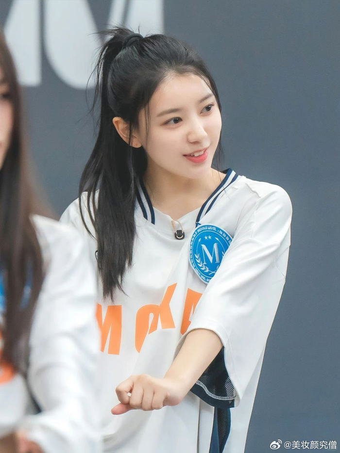 hybe新女团illit成员moka出道前直拍封面