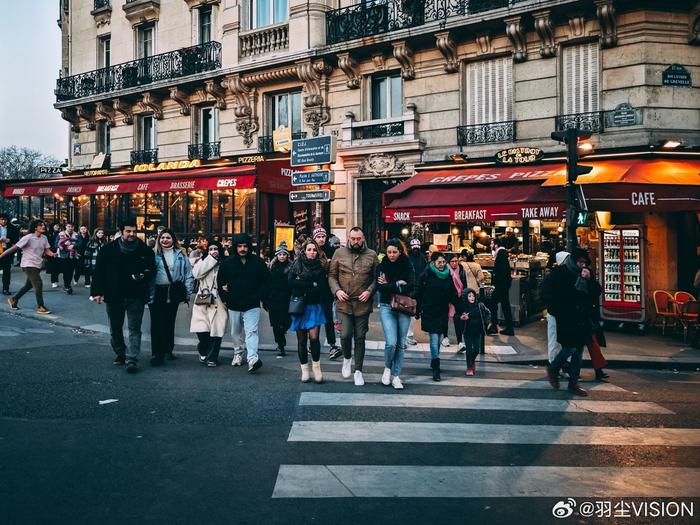 巴黎街头情景图片