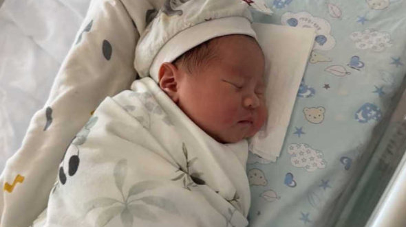 宝宝“吃奶粉”和“吃母乳”，哪个更好？儿科医生说出实情