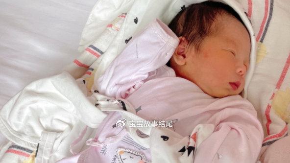 满月风俗有多坑人？婴儿刚满月就住院，家长们要自检