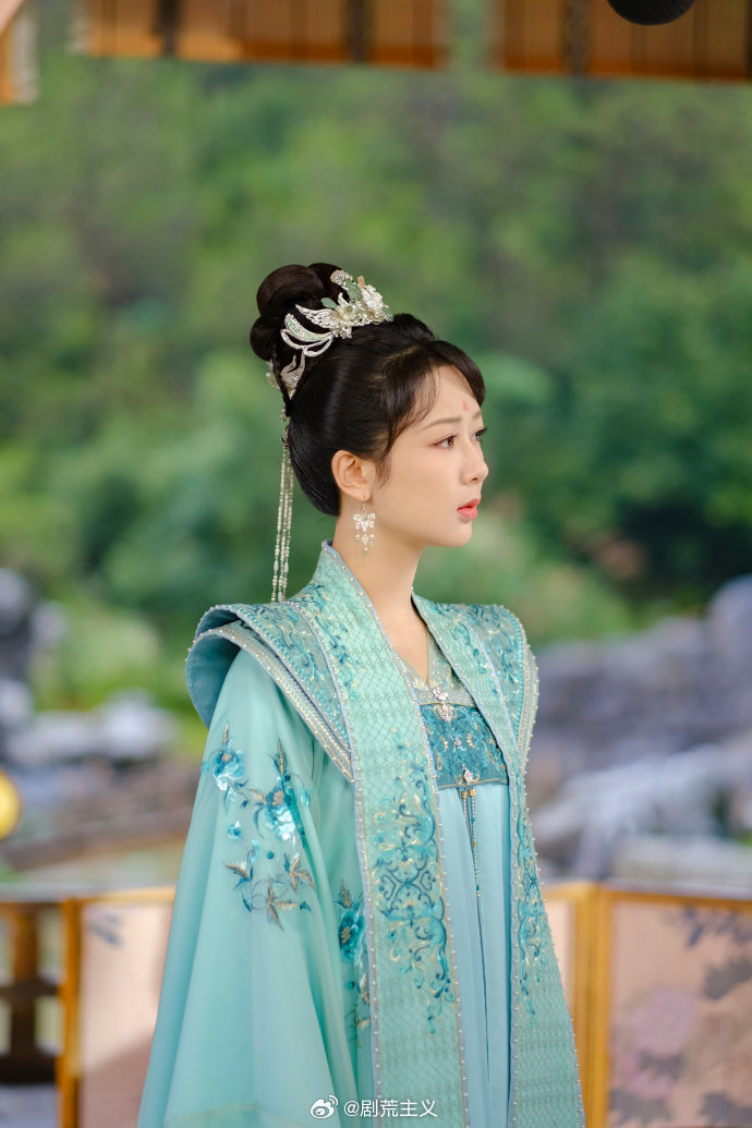 杨紫——长相思 杨紫的《长相思》是微光荣耀入围作品诶……__财经