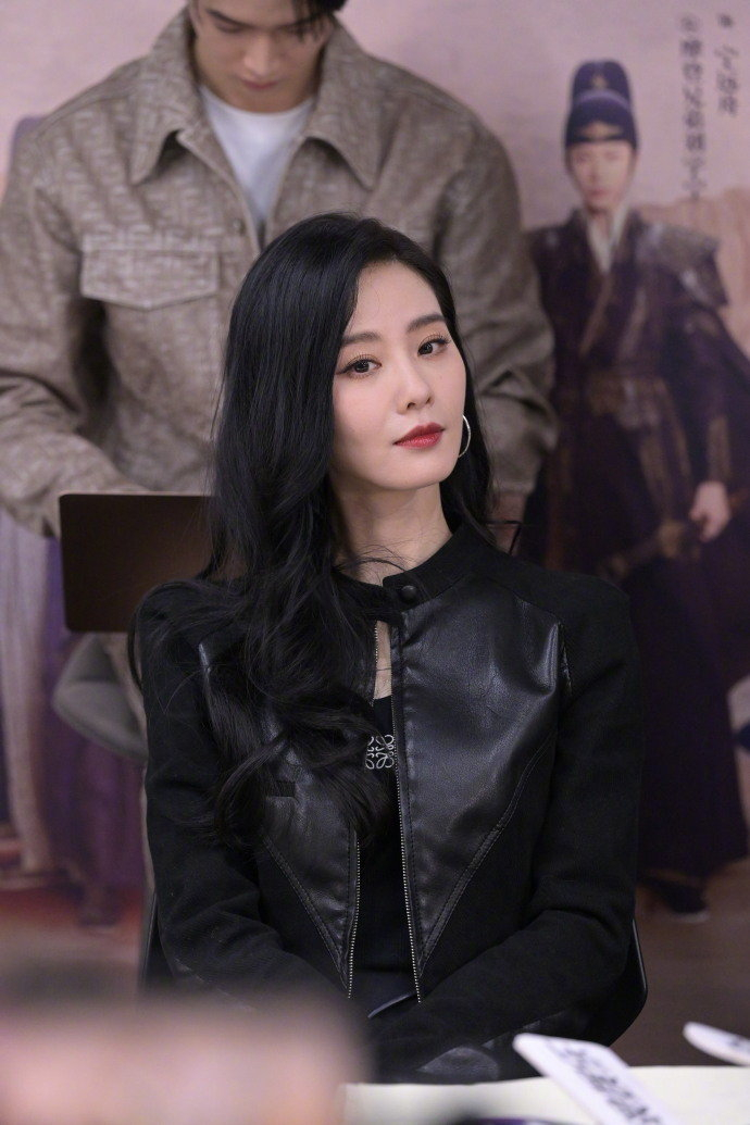 来感受@刘诗诗 高清生图清晰的美貌