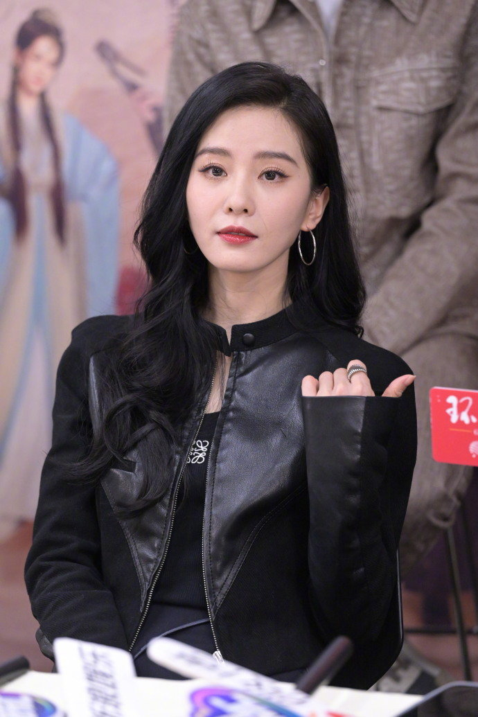 来感受@刘诗诗 高清生图清晰的美貌__财经头条