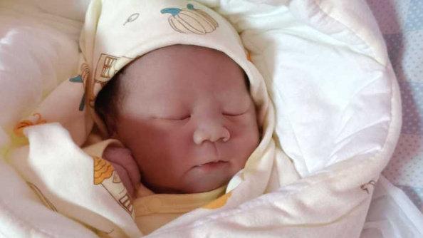 除了糖，3岁内这些食物都要远离，危及健康