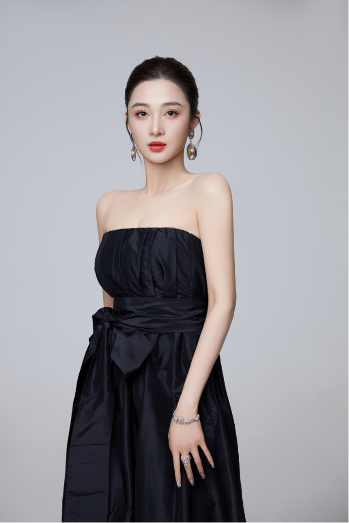 孙嘉璐双奖加冕,荣耀与实力兼备,这个夏天属于她!