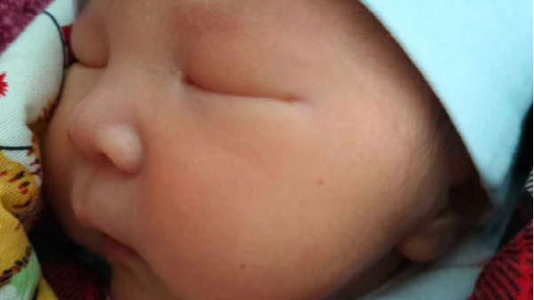 “女随父”生了女儿，3个特征，大概率会遗传父亲