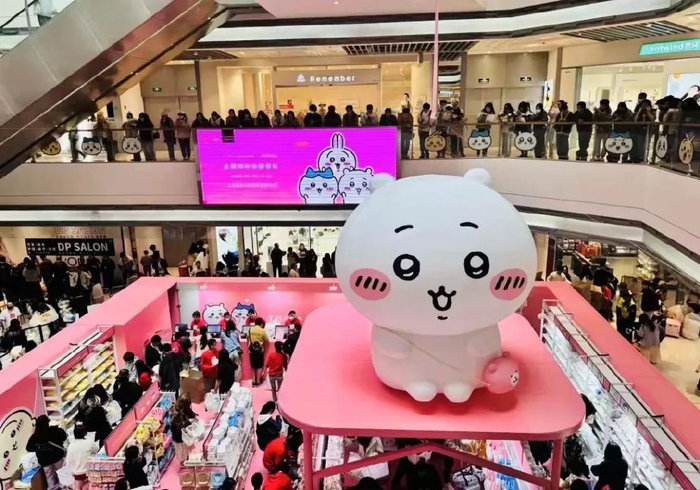 摄于3月29日营业第一天尽管几次因为争议登上热搜,但包括名创优品在内