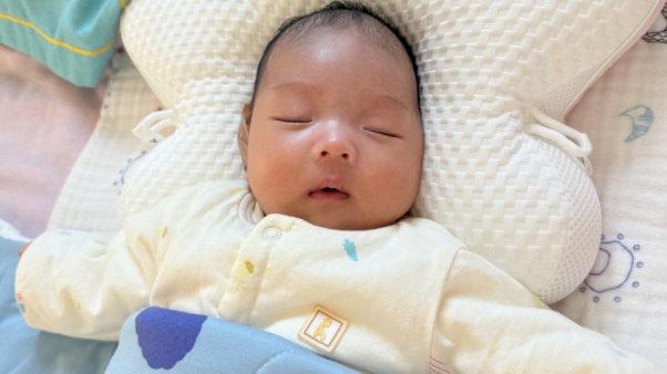“假带娃”正逐渐蔓延，家长的错误，却让宝宝来买单