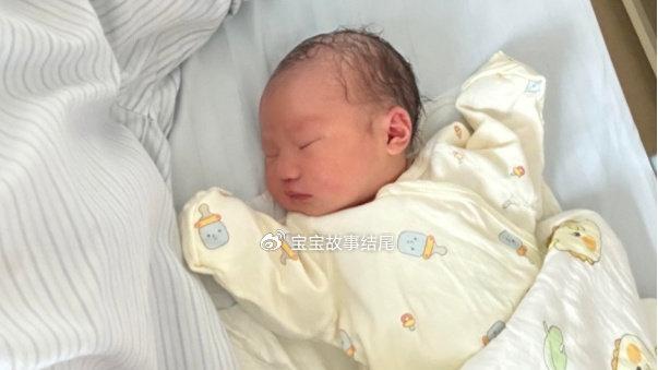 3种睡姿，也暗示着宝宝没安全感，别人不说，妈妈也要懂