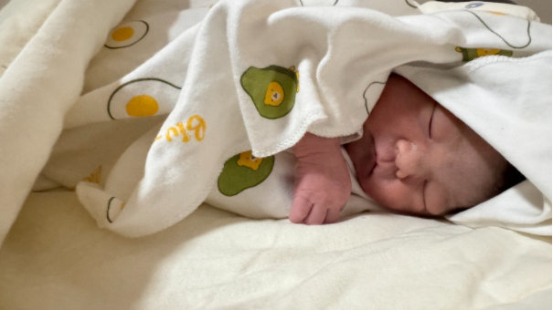 “妈妈亲”和“奶奶亲”有什么区别？一岁后，3个差距明显