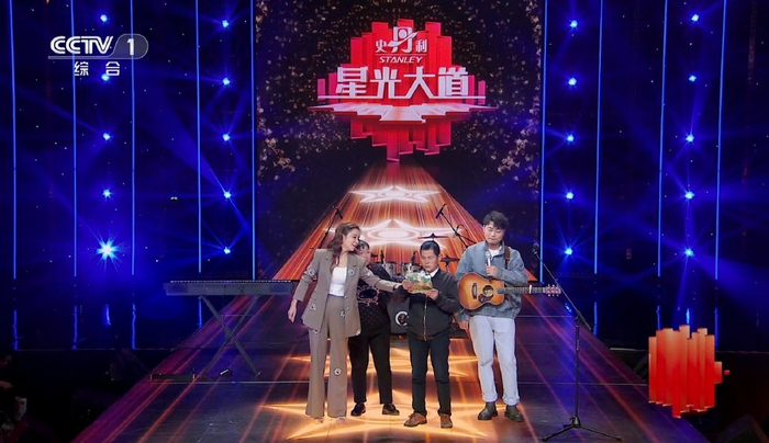 主持严尚嘉,观众讨厌的评委也走了|张英席|星光大道|改版_新浪新闻