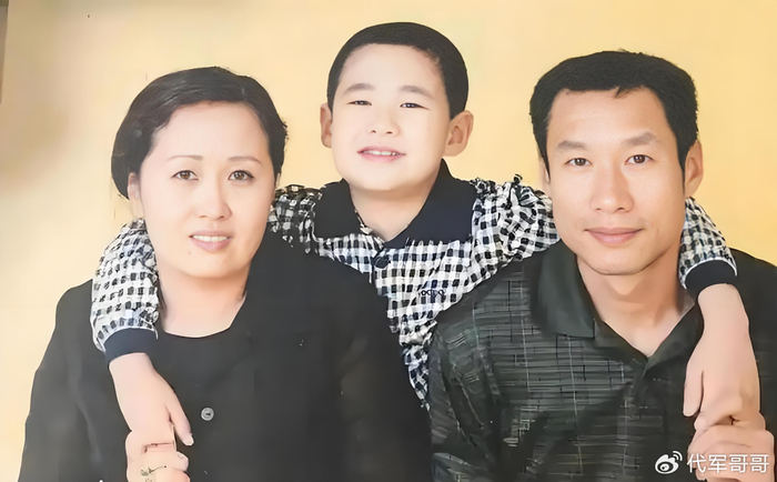 68岁刘佩琦近况曝光！侄子与他反目成仇，儿子转行做导演默默无闻|刘仪伟|金鸡奖|金鹰奖|亲属纠纷|宋雨琦_新浪娱乐_新浪新闻