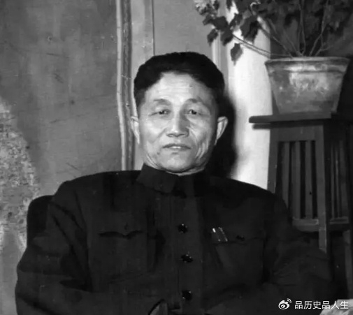 有三位名将曾任职13兵团司令员,除了程子华,另外俩人是谁?|第13兵团|将军|黄永胜|野战军|第四野战军_新浪新闻