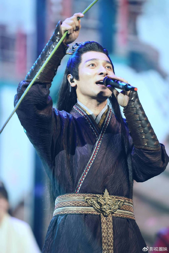 《莲花楼》演唱会 贺刚致敬偶像刘德华唱响经典歌曲|贺刚|莲花楼|演唱会_新浪新闻