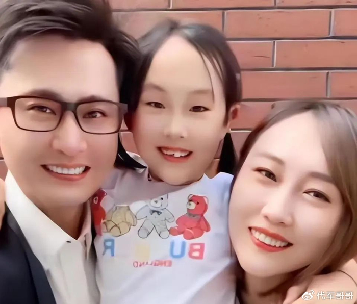 杨帆与他的岳母和母亲共同参加了一档综艺真人秀节目.