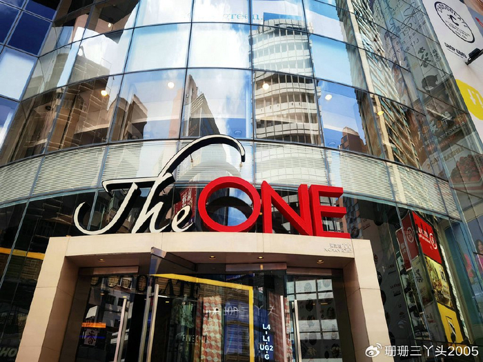 14:00:从太平馆餐馆出来走向星光大道的过程,我恰巧邂逅了香港the one