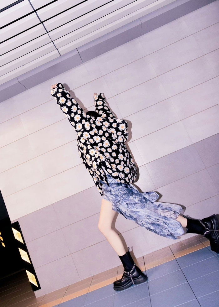 宋茜双十一晚会彩排造型释出,双丸子头麻花辫……__财经头条