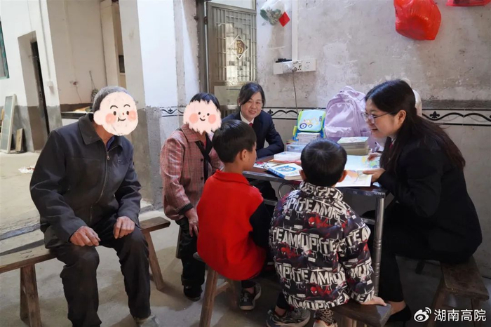 近日,衡山县法院审理了一起隔代监护权纠纷案件.法庭上,爷爷
