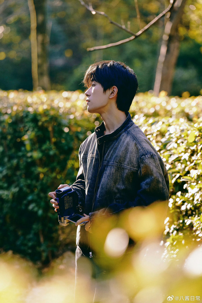 易烊千玺情人节营业大片