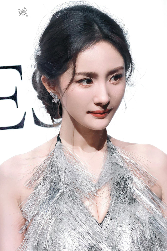 杨幂脸部平整度