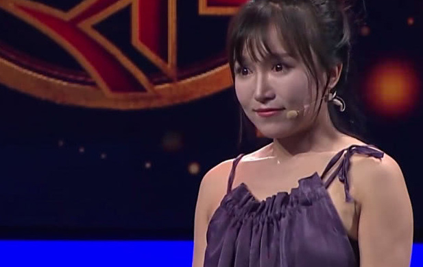 李子柒10年前照片曝光,也有摇滚的一面,穿黑丝在街边打碟当dj