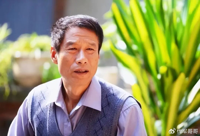 68岁刘佩琦近况曝光！侄子与他反目成仇，儿子转行做导演默默无闻|刘仪伟|金鸡奖|金鹰奖|亲属纠纷|宋雨琦_新浪娱乐_新浪新闻