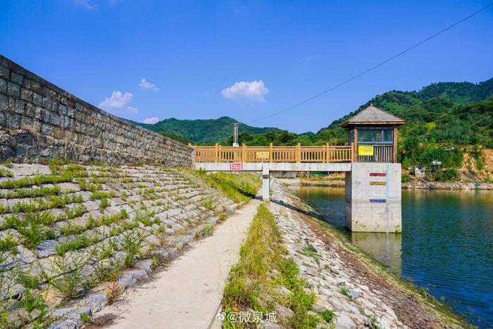 位于济南市南山区西营街道藕池水库