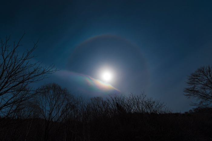 深山里遇到日晕加七彩祥云