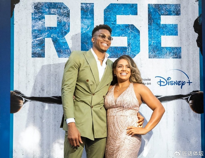 字母哥为大3岁女友庆生,4年3孩已是人生赢家|玛利亚|女友|字母哥_新浪