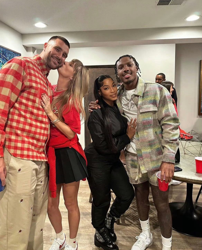 霉霉taylorswift去看男友traviskelce的比赛后