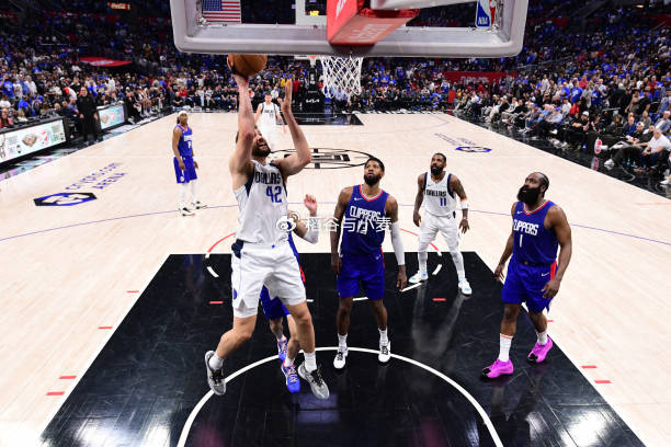 快船球迷都乐开花了!独行侠竟然敢让这位全不能内线出场26分钟?