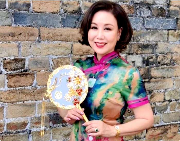 “包租婆”元秋罕见出镜,与妹妹文雪儿聚会迎新年,米雪也参加了|文雪儿|米雪|元秋|周星驰|娱乐圈|老戏骨|皱纹|卫衣|童年|美甲|杨盼盼_新浪 ...