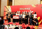性情中人！王博一口闷大杯茅子 喝醉后和一爱徒拥抱合影 不是胡金秋