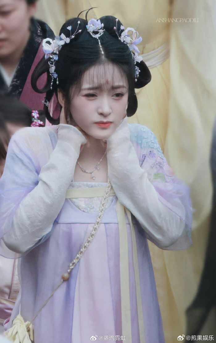 来看看沈月首部古装剧出道这么多年一改往日甜妹形象