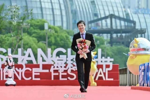 该让大伟哥教陈睿做游戏了|二次元|移动游戏|陈睿_新浪新闻