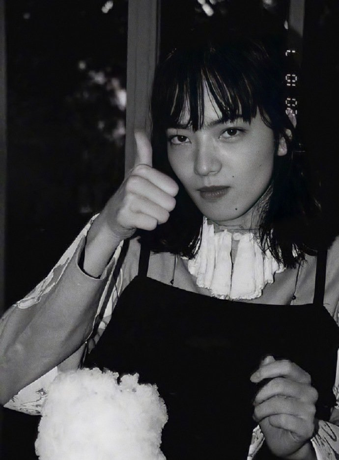 小松菜奈黑白胶片写真