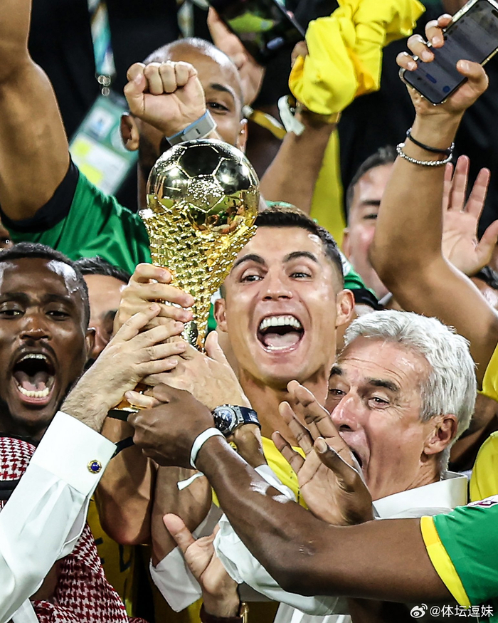c罗社媒晒庆祝夺冠照自豪帮助球队夺得首冠