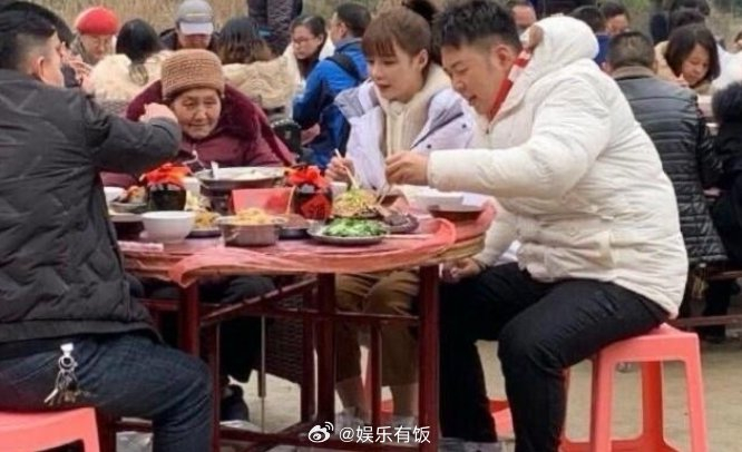 马上要过年了,盘点一波明星回农村老家的样子