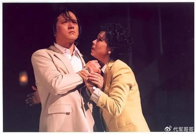 22岁火遍全国却染上毒瘾,42岁跳楼自杀让人唏嘘|贾宏声|伍宇娟|电影