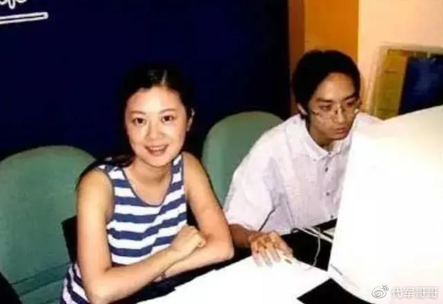 央视主持人姜丰:嫁给英国高管后离婚,如今52岁尽显老态
