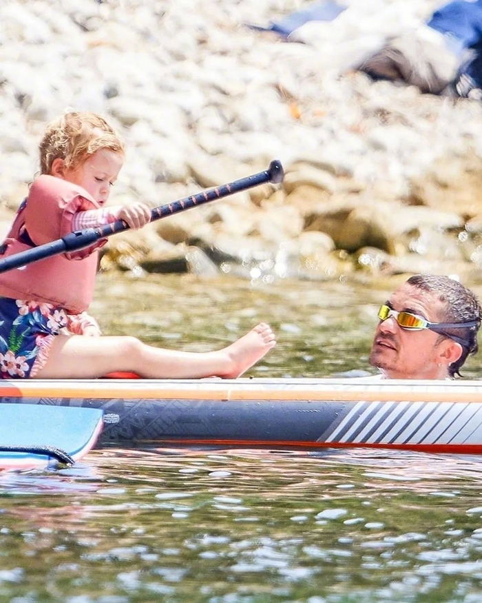 水果姐凯蒂·佩里 katy perry 和未婚夫开花奥兰多·布鲁姆带着女儿