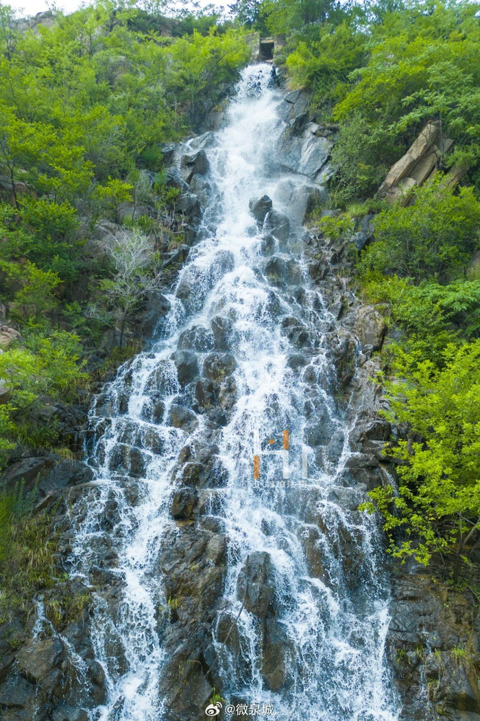 夏天怎么能不来黄巢瀑布看看呢,水流从几十米高空飞流而下