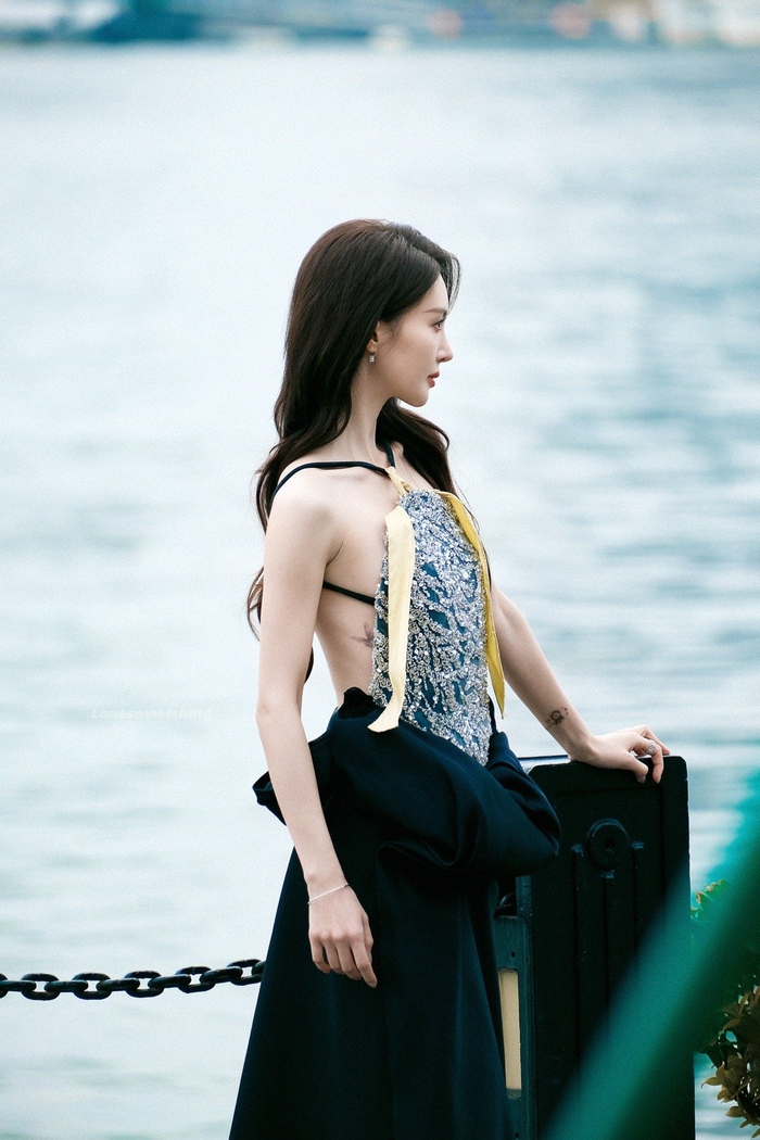 金晨今天的露背装露出腰侧蝴蝶纹身03她身材真的好好啊纹身也蛮好看