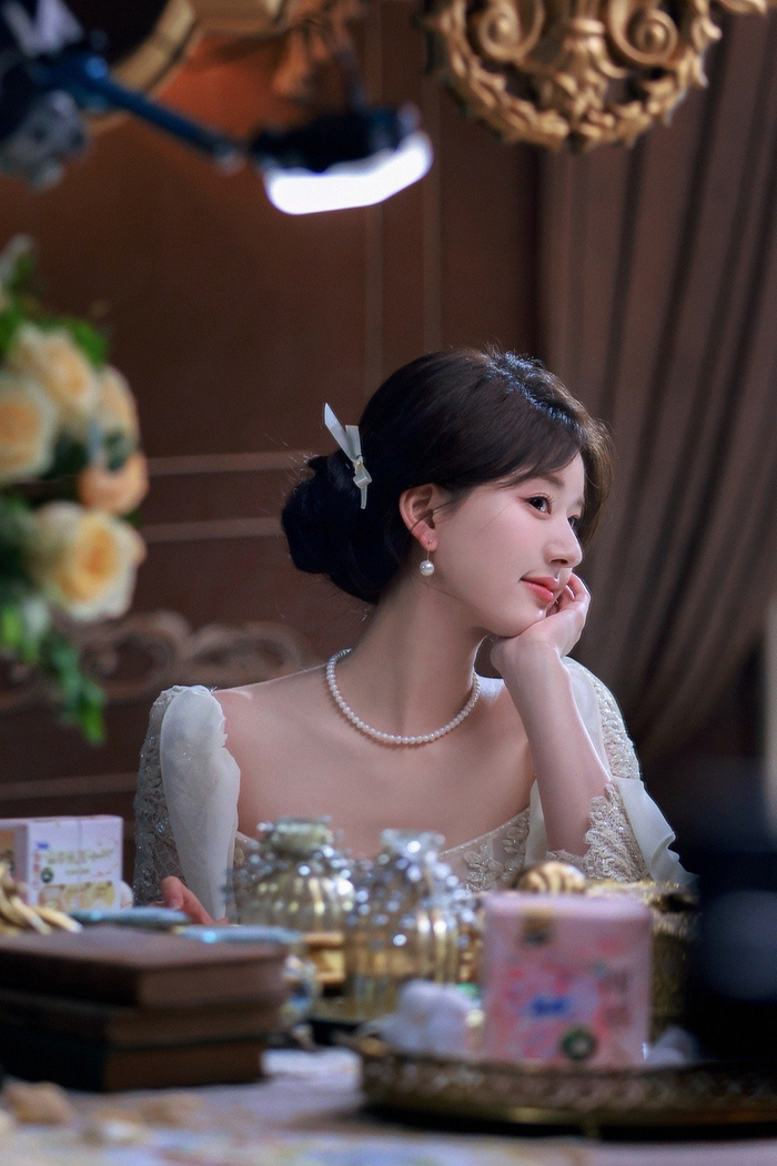 戴珍珠项链的少女赵露思公主造型太美了